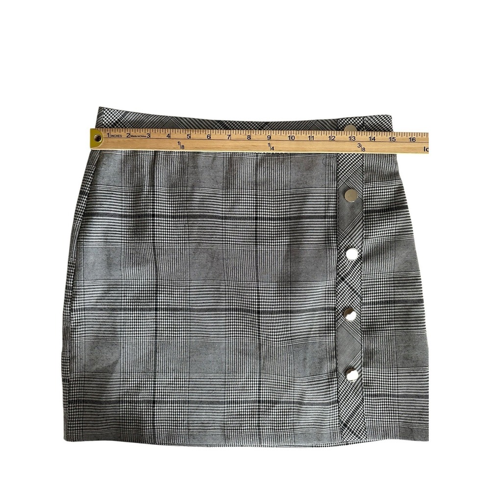 J.O.A. Plaid Mini‎ Skirt Medium Black White Silver Buttons Lined Side Zip Preppy - Picture 7 of 9